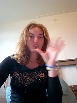 sweetsophie69 online show from April 24, 6:21 pm