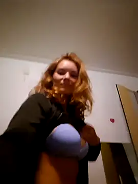 Snapshot of sweetsophie69 chatting on April 25, 9:12 pm sweetsophie69 online show from April 25, 9:12 pm