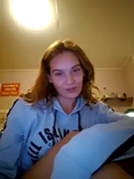 Snapshot of sweetsophie69 chatting on May 6, 7:52 pm sweetsophie69 online show from May 6, 7:52 pm