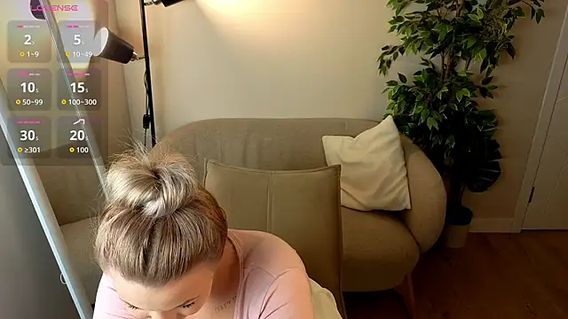 Snapshot of AngellDreamss chatting on February 28, 10:33 pm AngellDreamss online show from February 28, 10:33 pm