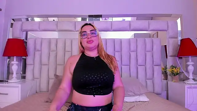 Snapshot of AngellHott_ chatting on February 18, 5:09 pm AngellHott online show from February 18, 5:09 pm