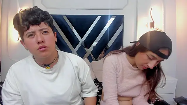 Snapshot of Gaia_n_Nix chatting on April 18, 4:49 am Gaia n Nix online show from April 18, 4:49 am
