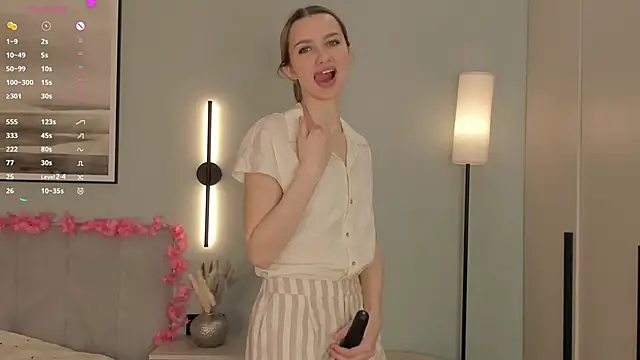 Snapshot of EclipseUrge chatting on March 1, 7:43 am EclipseUrge online show from March 1, 7:43 am