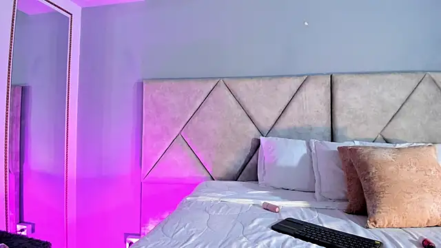 Snapshot of KaattyDoll chatting on February 12, 8:15 pm KaattyDoll online show from February 12, 8:15 pm