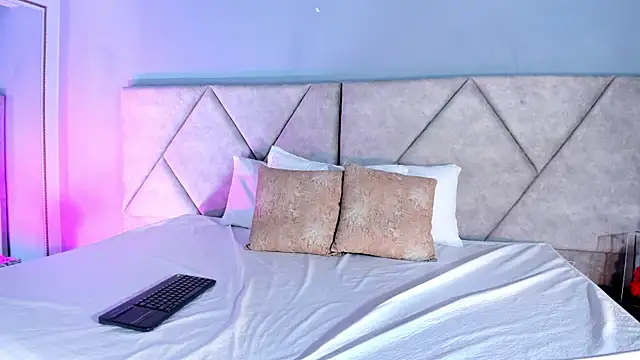 Snapshot of KaattyDoll chatting on February 15, 1:09 pm KaattyDoll online show from February 15, 1:09 pm