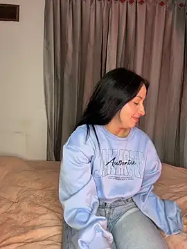 Snapshot of _Mia_kiss_ chatting on February 15, 1:24 am Mia kiss online show from February 15, 1:24 am