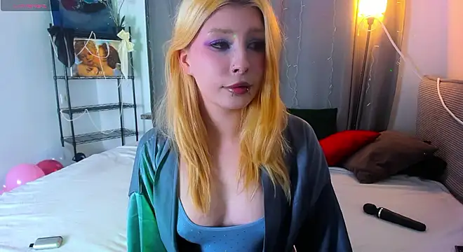 WarmAtEdges online show from February 21, 2:07 pm