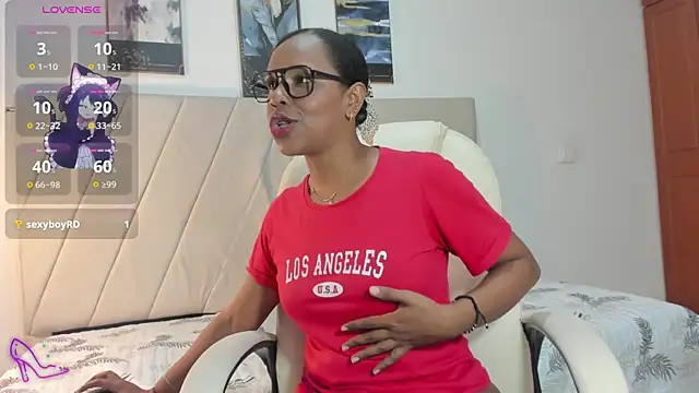 Snapshot of samaraa_smith1 chatting on April 13, 12:21 pm samaraa smith1 online show from April 13, 12:21 pm