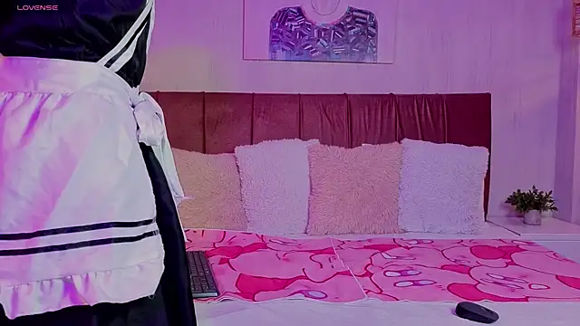 emma wilder  online show from April 8, 7:14 pm