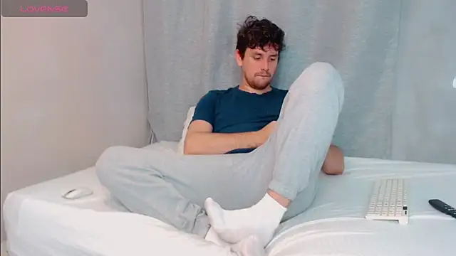 Snapshot of Luc_7 chatting on February 14, 7:32 pm Luc 7 online show from February 14, 7:32 pm