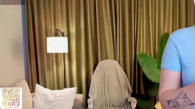 Snapshot of honey_kors chatting on February 24, 12:03 pm honey kors online show from February 24, 12:03 pm