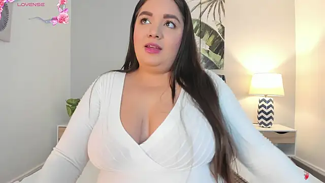 Snapshot of AgathaBloom_ chatting on February 19, 1:07 pm AgathaBloom online show from February 19, 1:07 pm