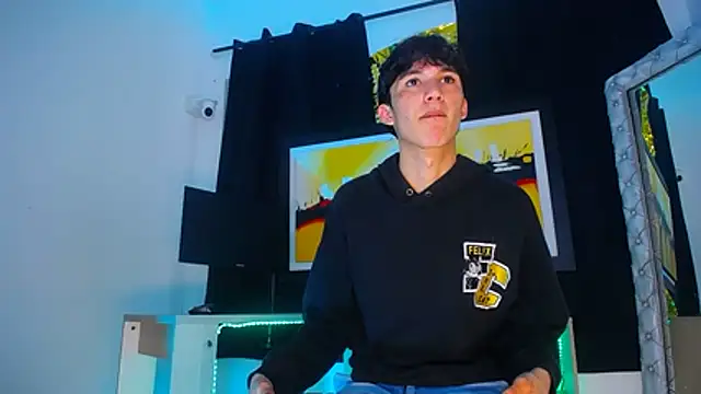 jullian ricci online show from March 26, 7:52 pm