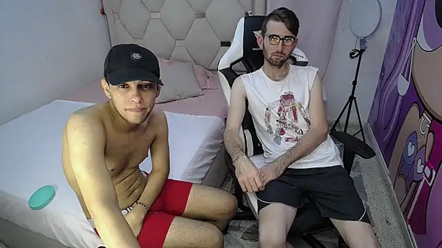 Top and bottom online show from February 22, 9:13 pm