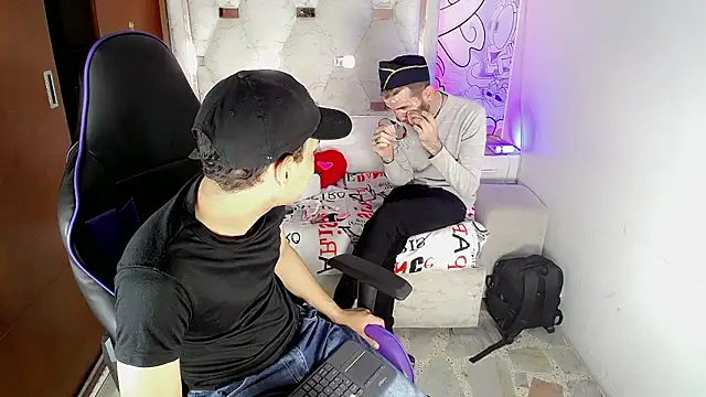 Top and bottom online show from March 15, 8:26 pm