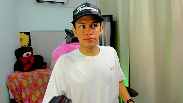 Top and bottom online show from April 2, 6:49 pm