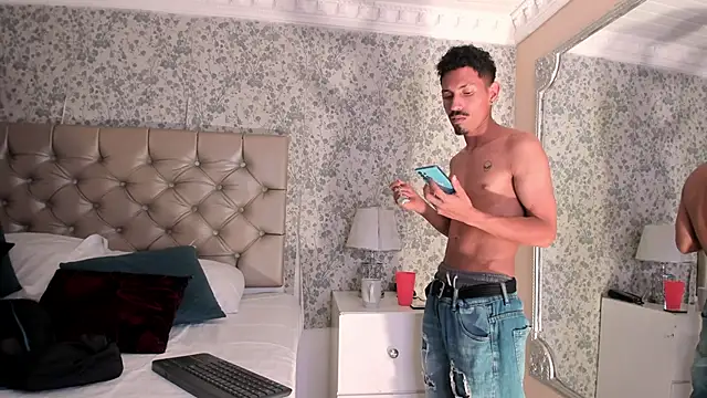 NoaahTylor online show from April 11, 11:31 pm