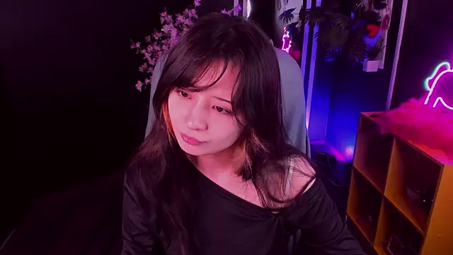 Snapshot of May_Ling chatting on June 21, 11:24 am May Ling online show from June 21, 11:24 am