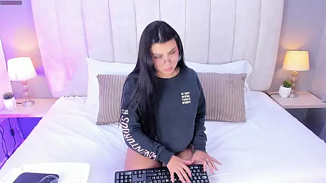 Snapshot of EmyWalton_ chatting on February 20, 12:16 pm EmyWalton online show from February 20, 12:16 pm