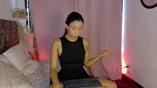 Snapshot of MelanyStone_ chatting on February 12, 1:39 pm MelanyStone online show from February 12, 1:39 pm