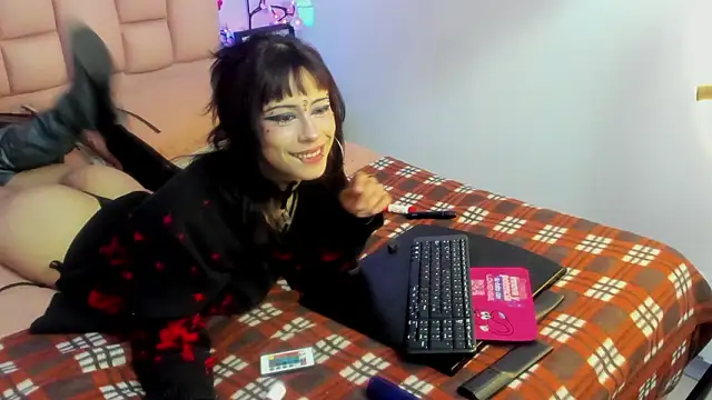 Snapshot of emma_cg chatting on February 28, 6:31 pm emma cg online show from February 28, 6:31 pm