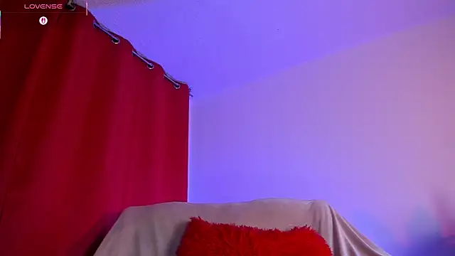 Snapshot of lilyruso chatting on July 17, 10:44 am lilyruso online show from July 17, 10:44 am