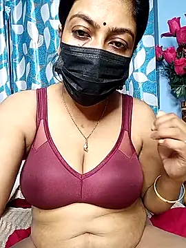 miss pompa online show from February 18, 6:15 pm