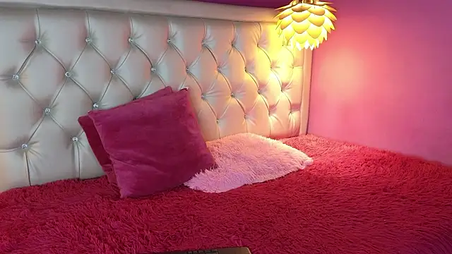 Snapshot of ivonne_heaven chatting on February 26, 4:22 am ivonne heaven online show from February 26, 4:22 am