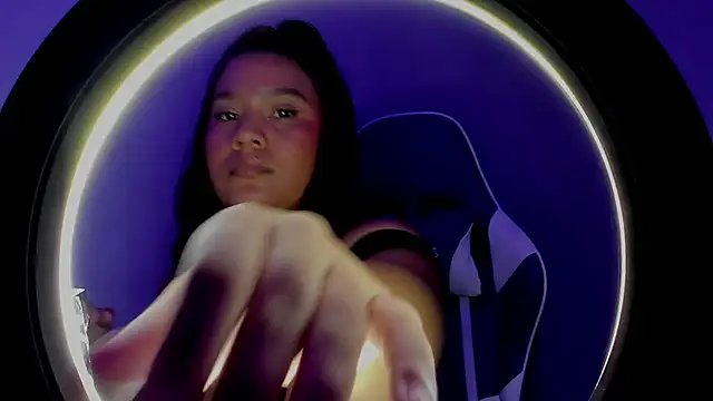 Snapshot of ZoeParcker chatting on February 17, 1:29 pm ZoeParcker online show from February 17, 1:29 pm