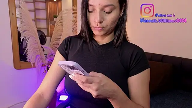 Snapshot of Hanna_Williams__ chatting on February 19, 2:51 am Hanna Williams online show from February 19, 2:51 am