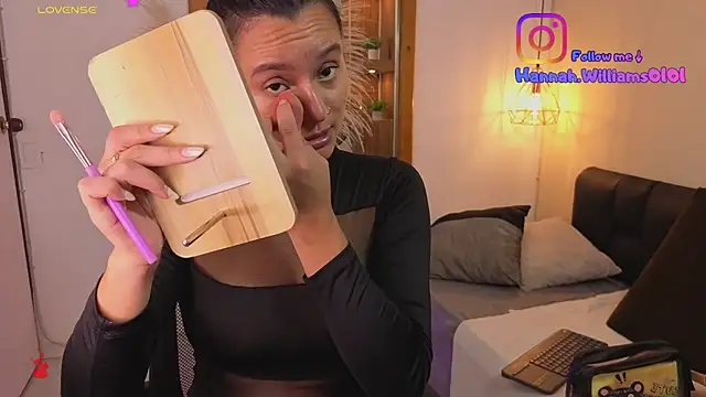 Snapshot of Hanna_Williams__ chatting on February 27, 3:06 am Hanna Williams online show from February 27, 3:06 am