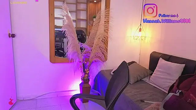 Snapshot of Hanna_Williams__ chatting on March 1, 2:57 am Hanna Williams online show from March 1, 2:57 am