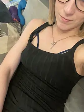 blondie-27 online show from May 10, 3:50 pm