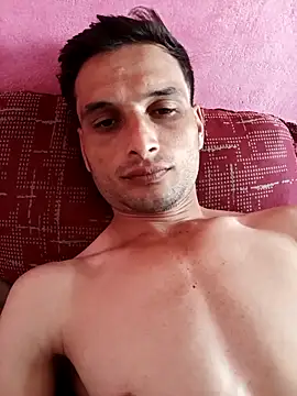 Snapshot of Beinghorny83 chatting on February 14, 6:32 am Beinghorny83 online show from February 14, 6:32 am