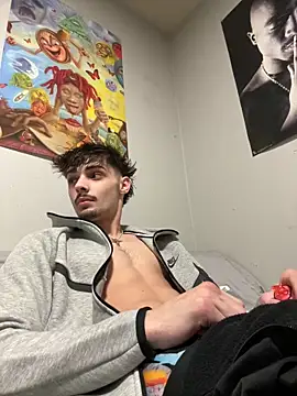 Snapshot of benriskey12 chatting on February 12, 7:58 am benriskey12 online show from February 12, 7:58 am