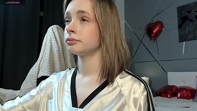 naomi reiss online show from March 27, 11:59 pm