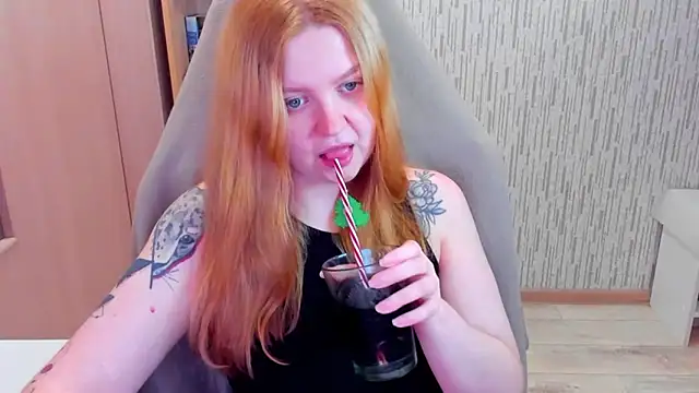 AnitaXVine online show from April 14, 7:31 pm