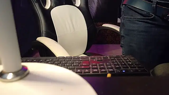 YouAndMe-forever online show from March 25, 11:33 pm