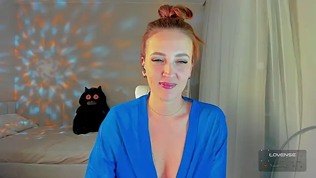 Snapshot of she_wolf chatting on April 16, 1:56 pm she wolf online show from April 16, 1:56 pm