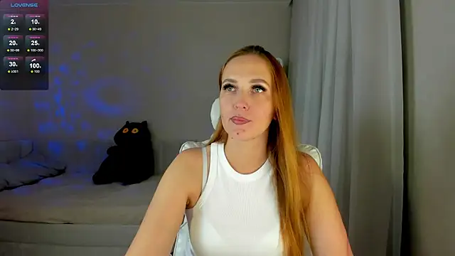 Snapshot of she_wolf chatting on June 25, 4:11 pm she wolf online show from June 25, 4:11 pm