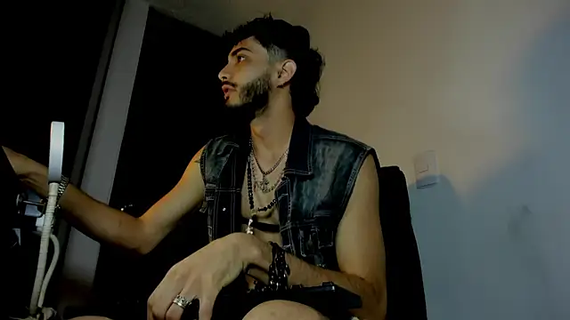 LovexJuxn8 online show from February 24, 7:12 pm