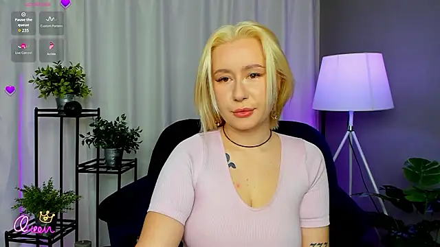 Emily  Bliss online show from February 21, 8:43 pm