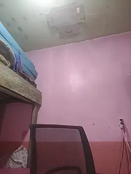 Snapshot of sweety_pie18 chatting on February 21, 10:27 am sweety pie18 online show from February 21, 10:27 am