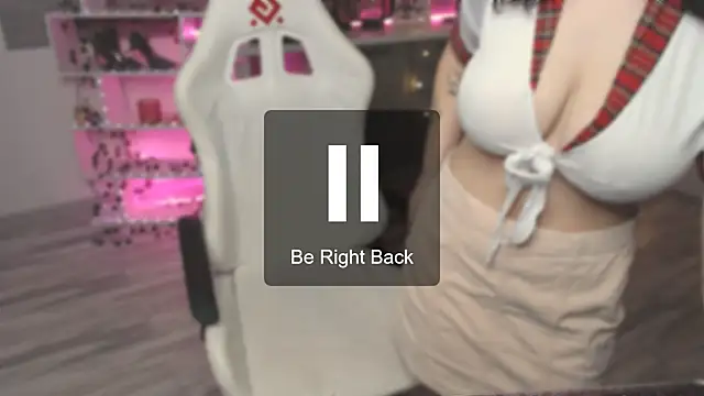 Snapshot of lily_milleerr chatting on February 25, 6:28 pm lily milleerr online show from February 25, 6:28 pm