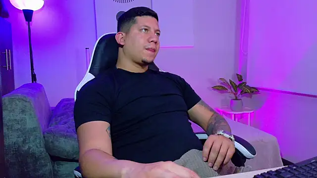  robertobaggioo online show from August 1, 6:56 am