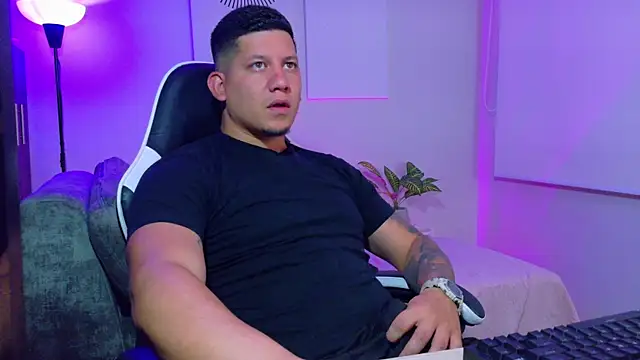  robertobaggioo online show from August 8, 6:04 am