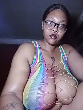 Snapshot of ShantelBootyBoobs chatting on June 24, 9:03 pm ShantelBootyBoobs online show from June 24, 9:03 pm