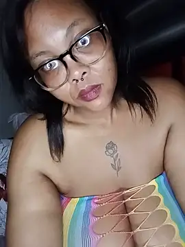 Snapshot of ShantelBootyBoobs chatting on July 1, 1:51 am ShantelBootyBoobs online show from July 1, 1:51 am