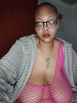 Snapshot of ShantelBootyBoobs chatting on July 18, 7:01 am ShantelBootyBoobs online show from July 18, 7:01 am