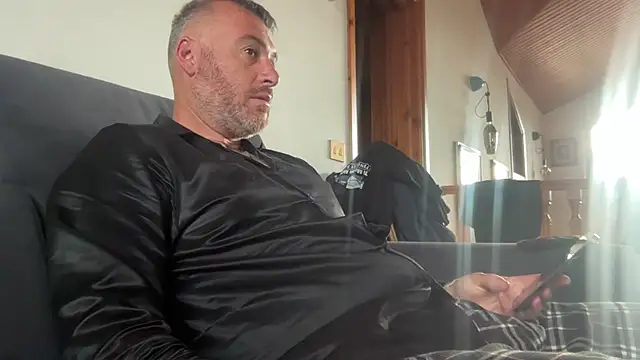 marcovik1 online show from April 15, 7:04 am